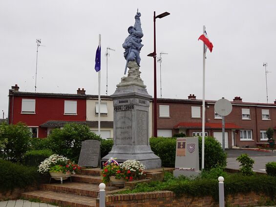 Dépôt de gerbe au monument aux morts