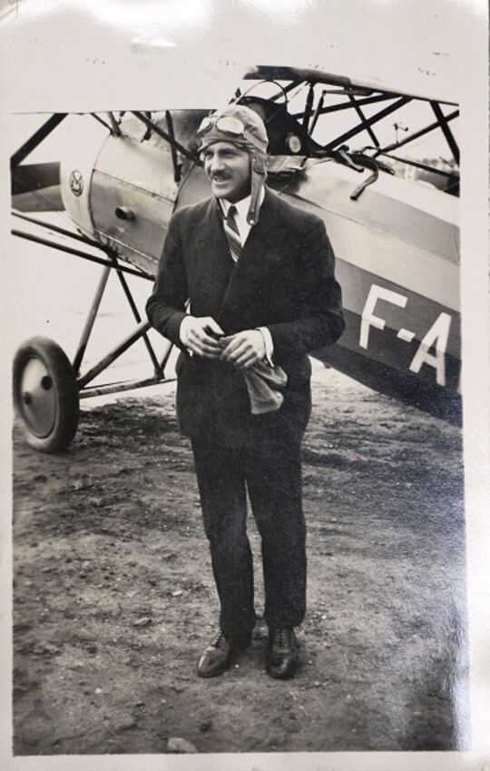 Alfred FRONVAL, enfant de Neuville Saint Rémy Champion du monde d'acrobatie aérienne  Inventeur du premier simulateur de vol