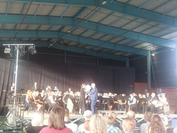 LOUIS DE FUNES en concert par l'orchestre d'harmonie de Neuville Saint-Rémy