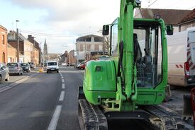 Travaux de génie civil pour pose des feux tricolores au carrefour de la rue du Moulin et de la rue de Lille.