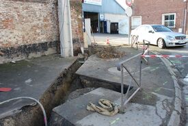 Travaux de génie civil pour pose des feux tricolores au carrefour de la rue du Moulin et de la rue de Lille.