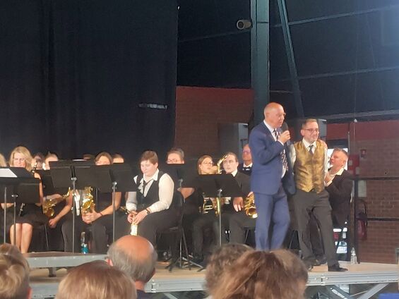 LOUIS DE FUNES en concert par l'orchestre d'harmonie de Neuville Saint-Rémy