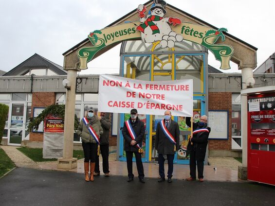 Mobilisation contre la fermeture de la Caisse d'Epargne de Neuville Saint-Rémy